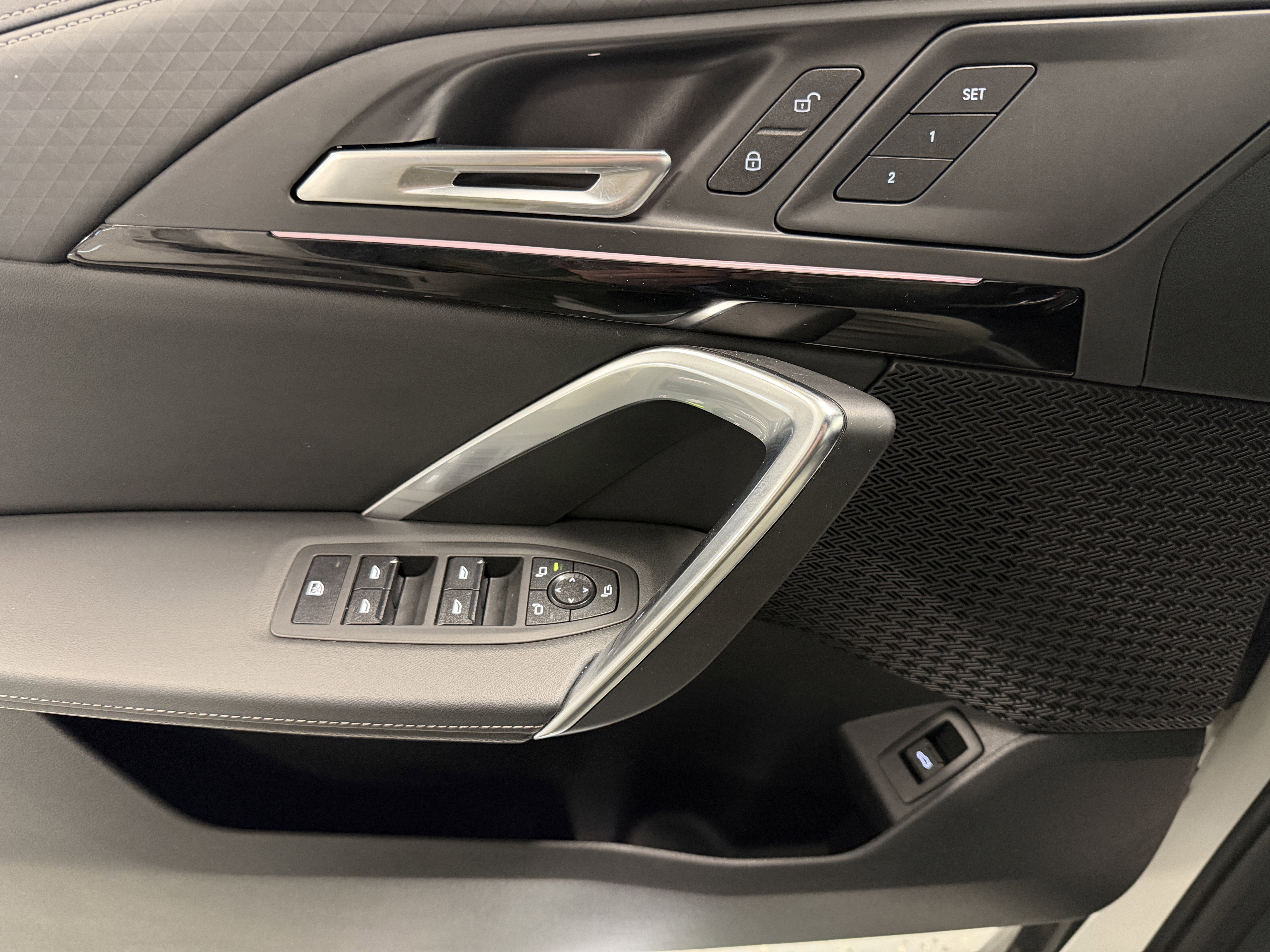 Used 2025 BMW X2 xDrive28i image 21