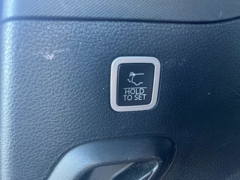 Used 2024 Jeep Wagoneer Series II w/ Flexible Seating Group image 12