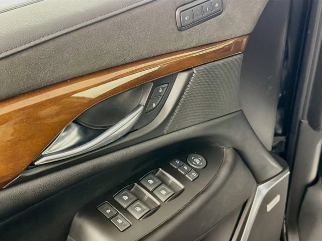 Used 2020 Cadillac Escalade Premium Luxury w/ Escalade Sport Edition AWD/4WD image 18