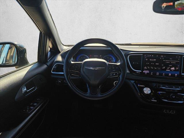 Used 2021 Chrysler Pacifica Touring-L w/ S Appearance Package image 11