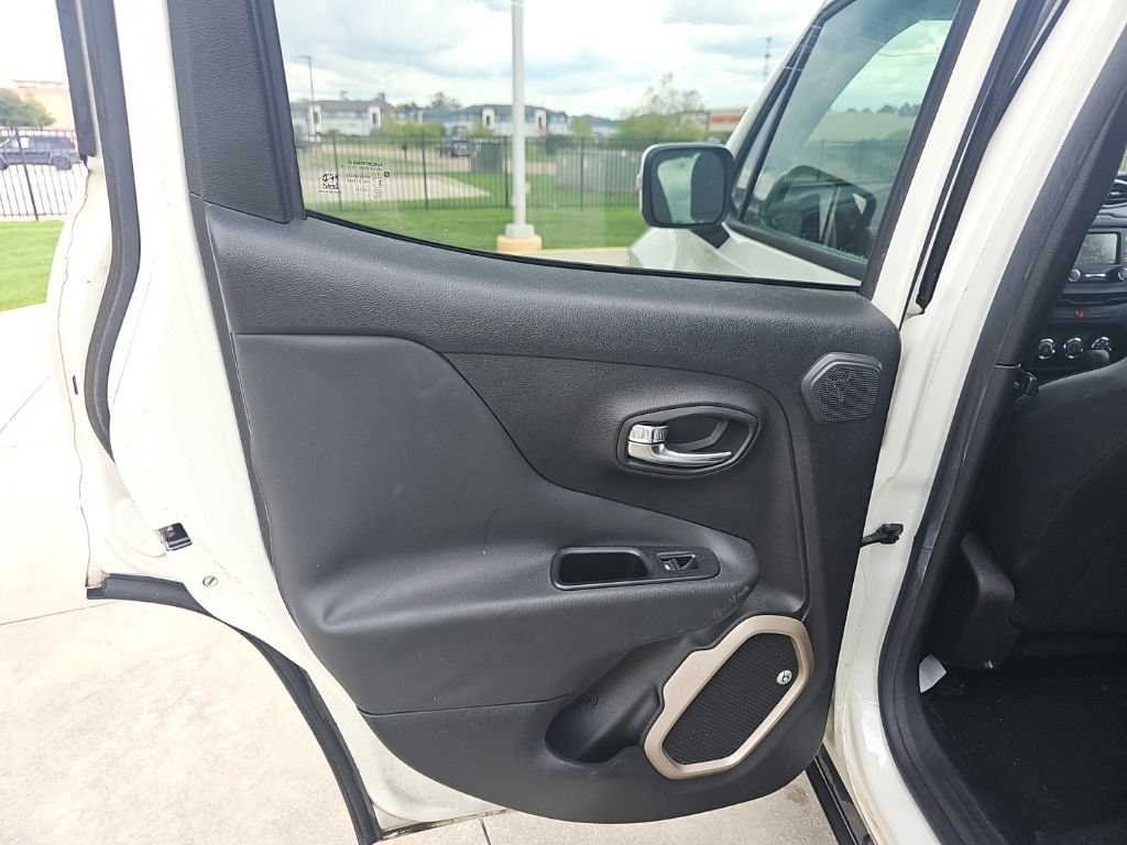 Used 2016 Jeep Renegade 75th Anniversary FWD image 15