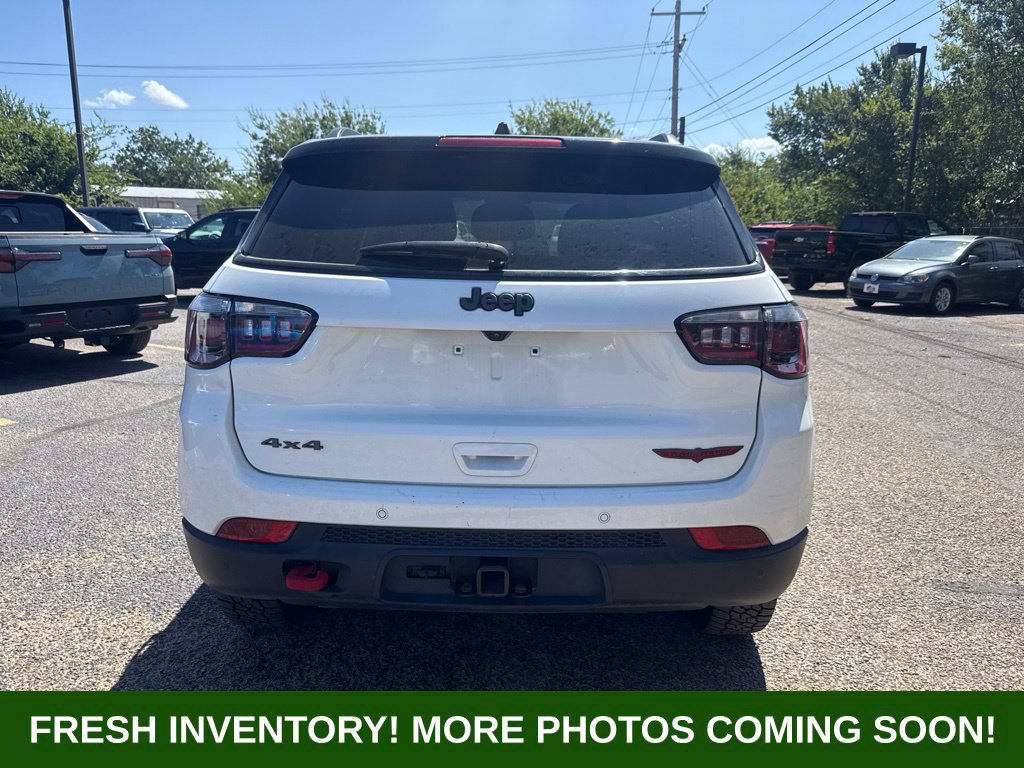 Used 2025 Jeep Compass Trailhawk w/ Trailer Tow Group AWD/4WD image 3