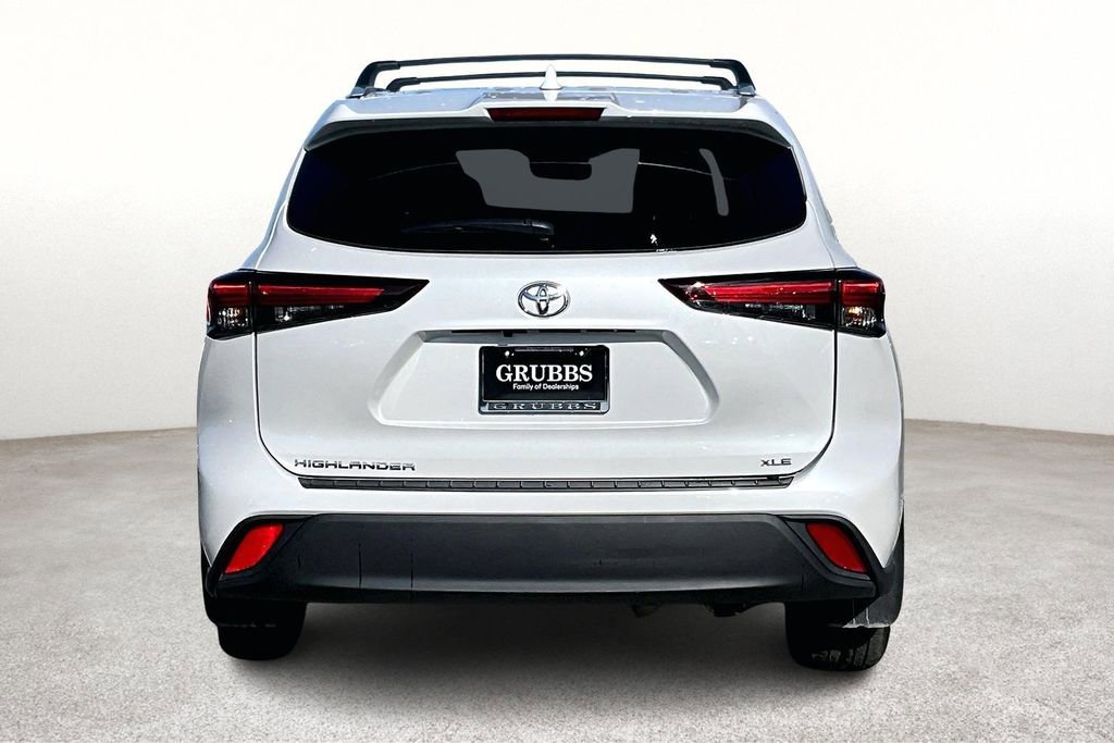 Used 2024 Toyota Highlander LE image 6