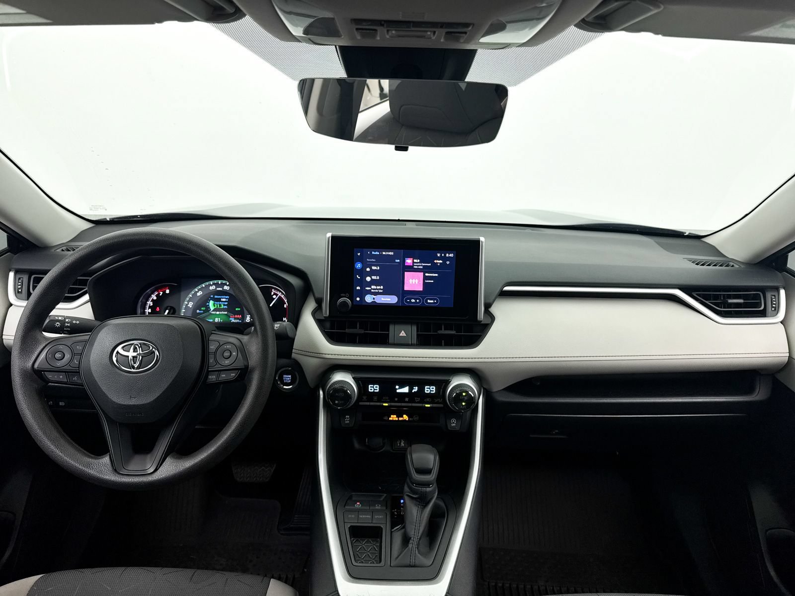 Used 2024 Toyota RAV4 XLE w/ Convenience Package FWD image 19