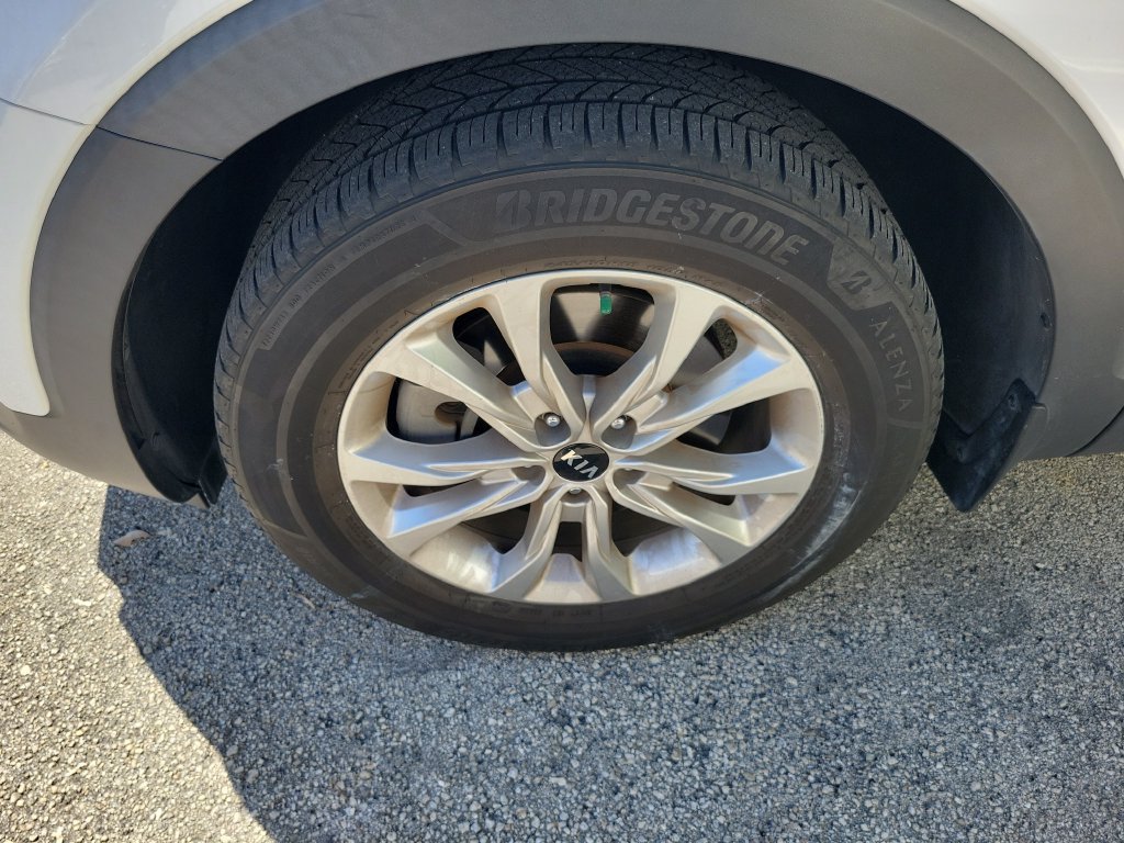 Used 2021 Kia Telluride LX AWD/4WD image 4