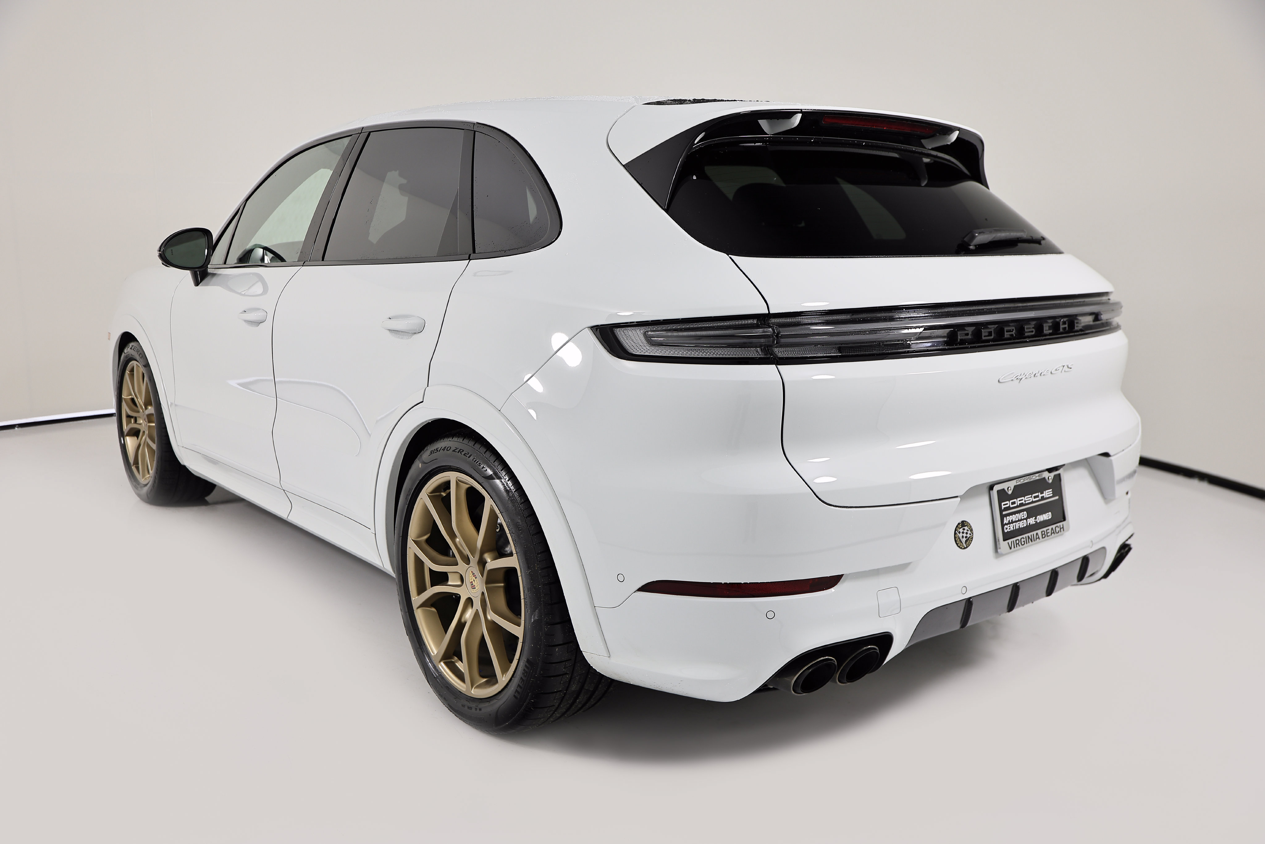 Certified 2025 Porsche Cayenne GTS AWD/4WD image 3