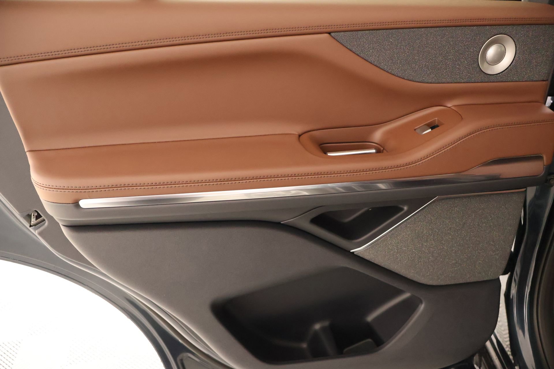 New 2026 Lincoln Navigator Reserve AWD/4WD image 19