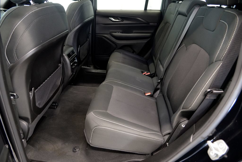 Used 2024 Jeep Grand Cherokee Laredo X AWD/4WD image 29