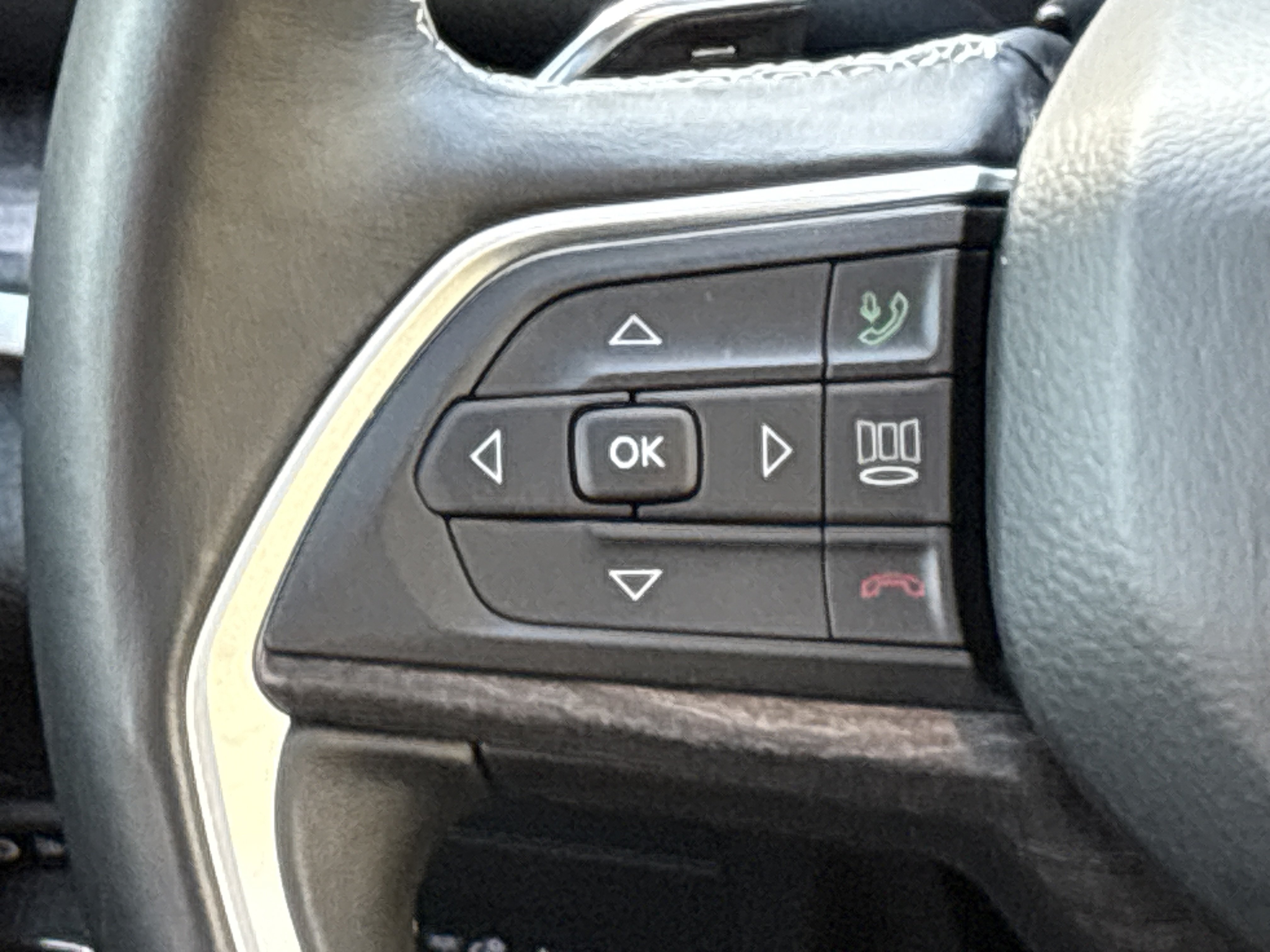 Used 2021 Jeep Grand Cherokee L Limited AWD/4WD image 23
