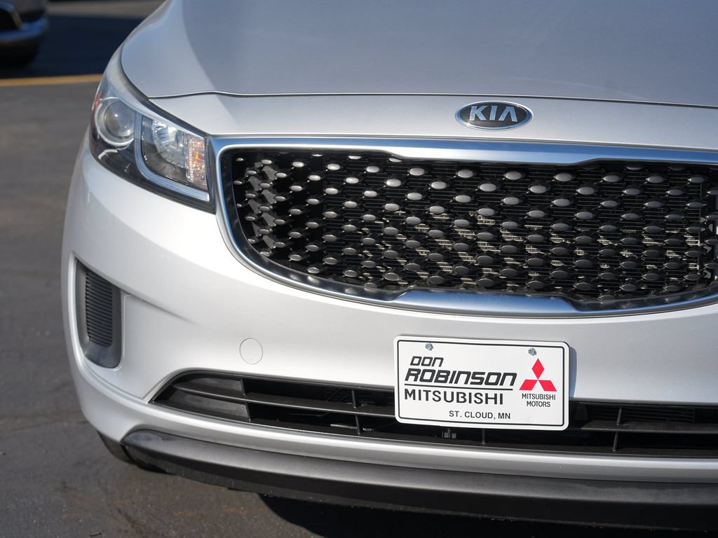 Used 2018 Kia Sedona L FWD image 9