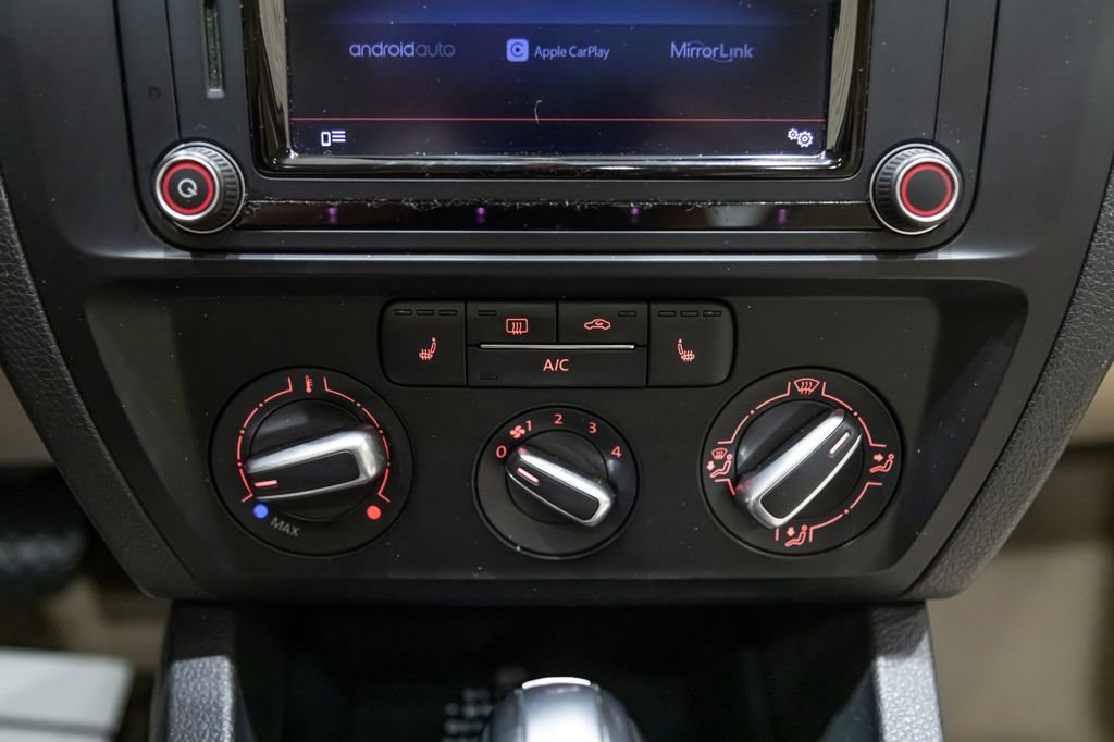 Used 2016 Volkswagen Jetta SE image 18