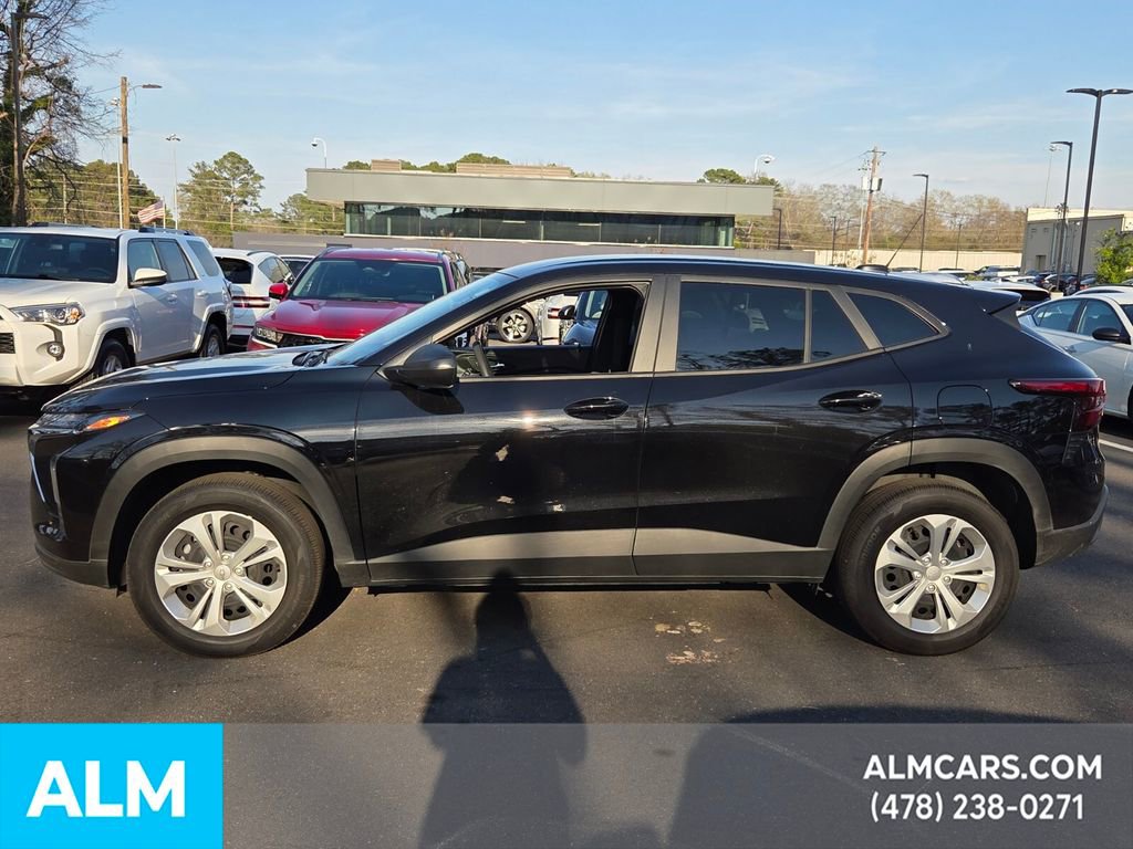 Used 2025 Chevrolet Trax LS image 2