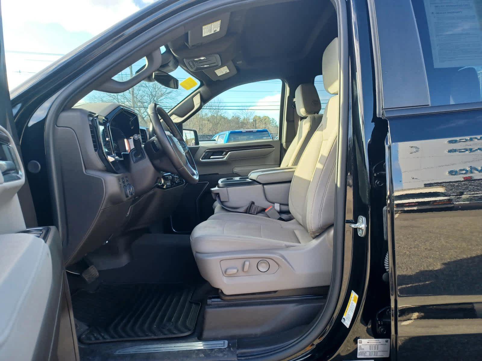 Used 2025 Chevrolet Silverado 1500 LT AWD/4WD image 7