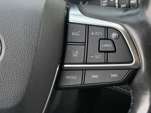 Used 2021 Toyota Highlander Limited image 17