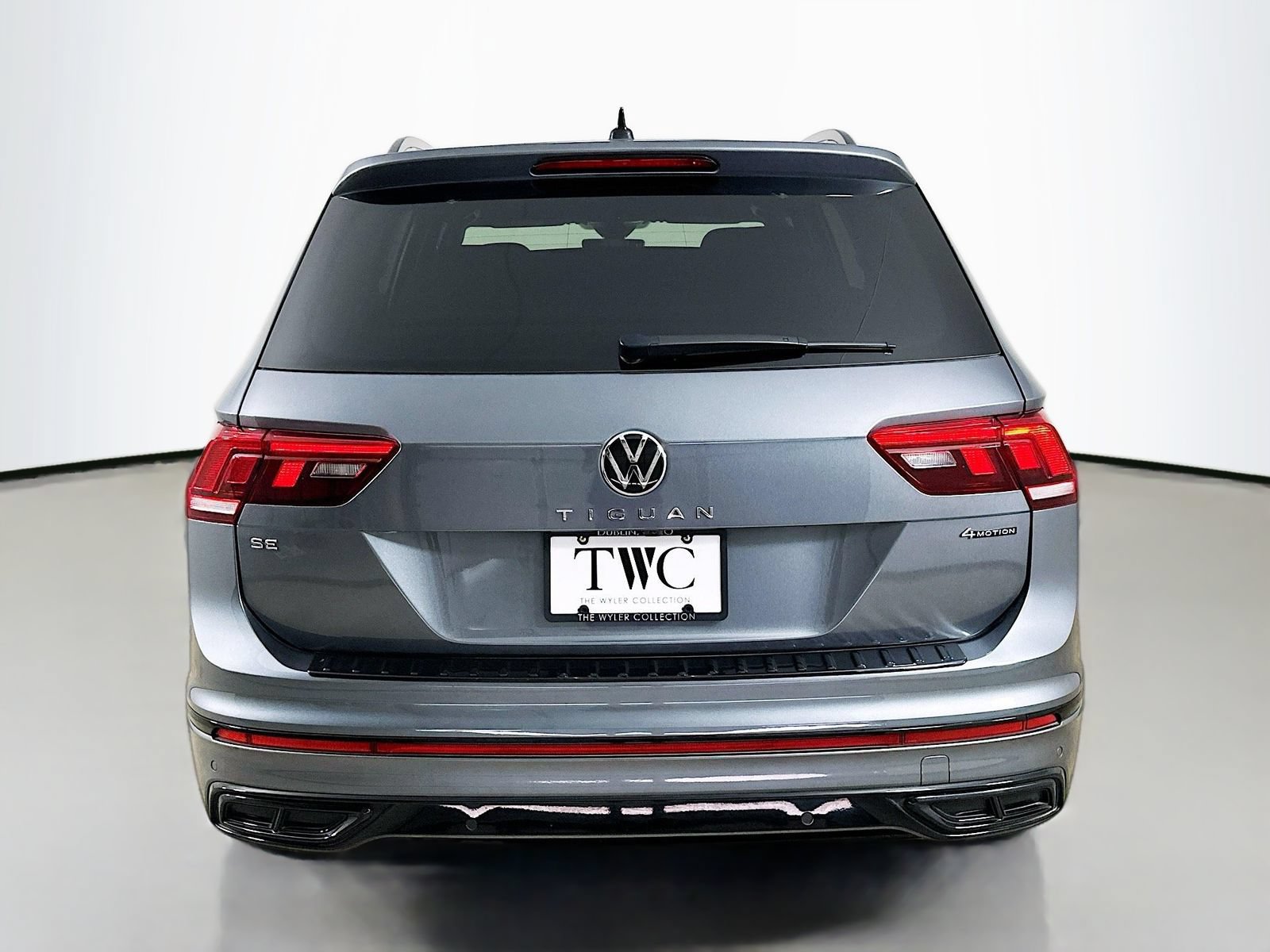 Used 2023 Volkswagen Tiguan SE R-Line AWD/4WD image 6