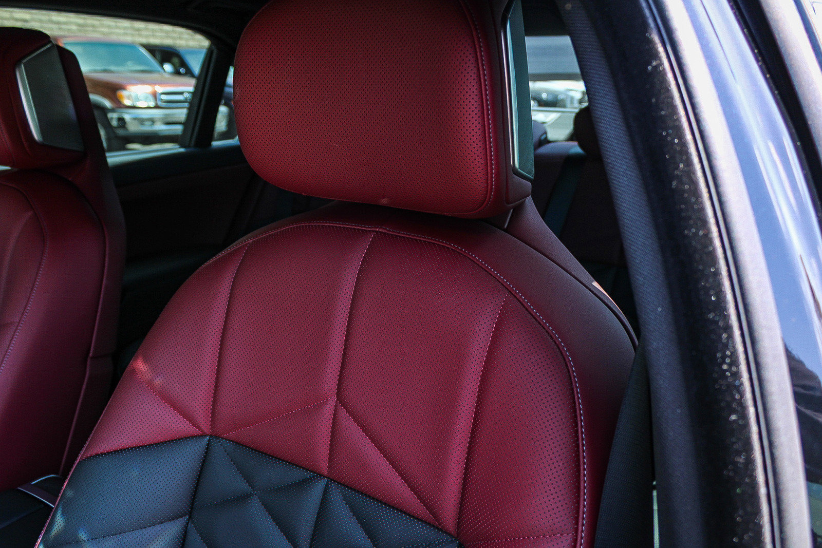 Certified 2025 BMW 740i w/ Premium Package RWD image 25
