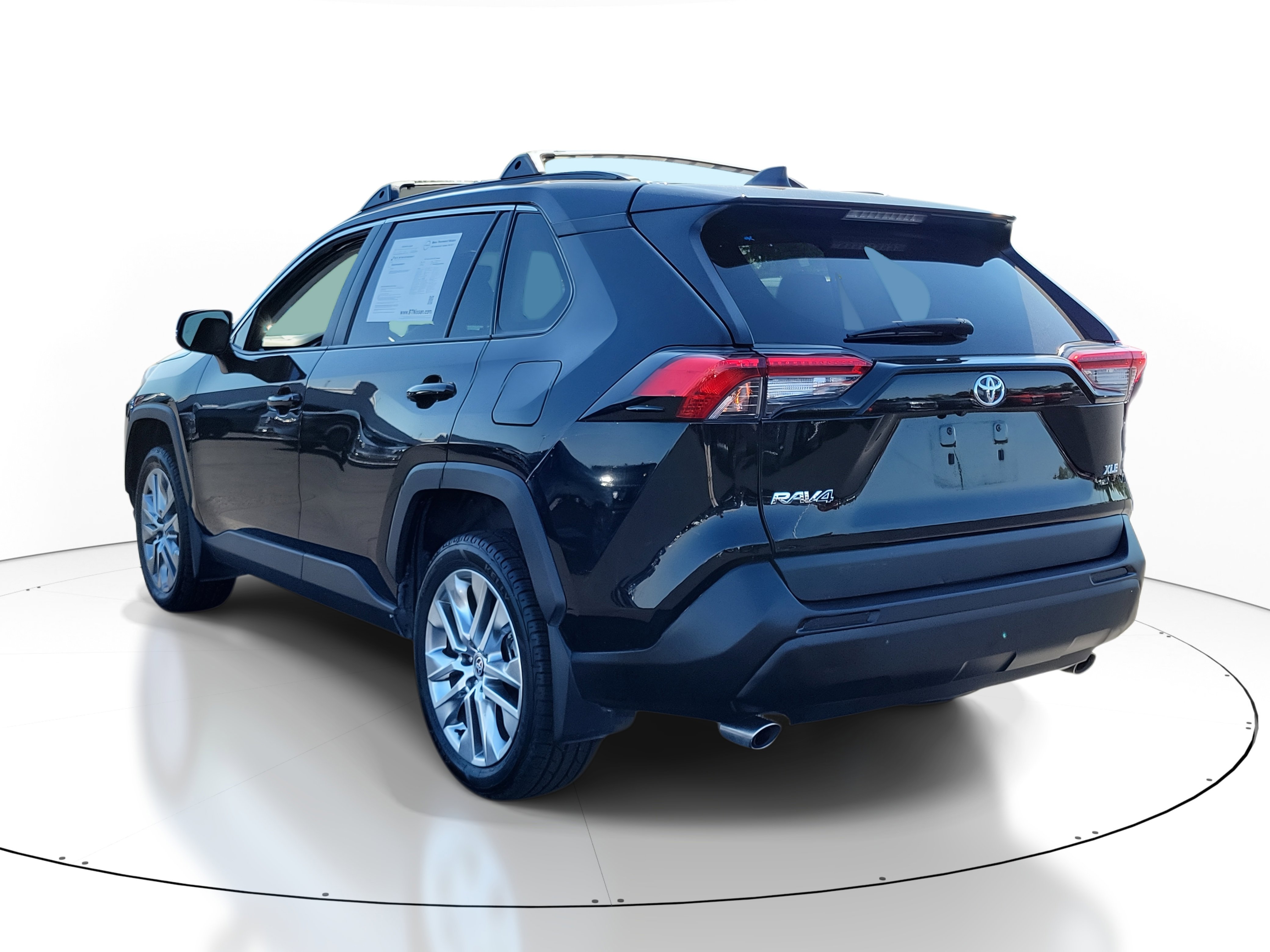 Used 2023 Toyota RAV4 XLE Premium FWD image 3