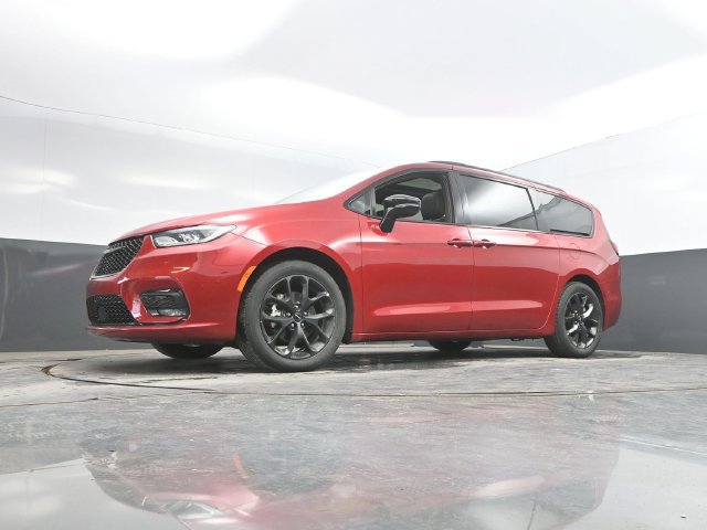 Used 2025 Chrysler Pacifica Limited FWD image 56
