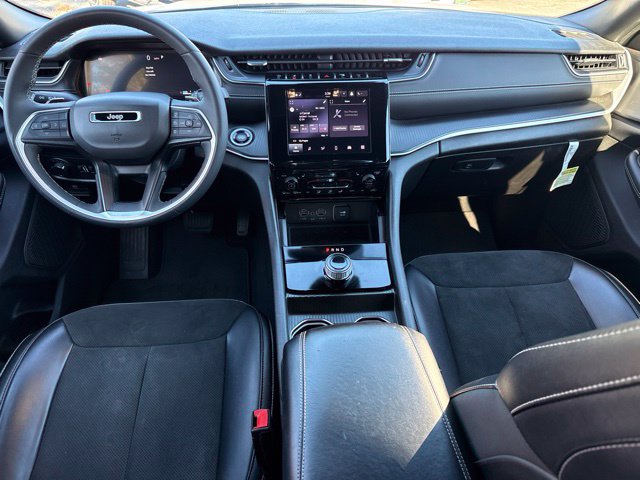 Used 2024 Jeep Grand Cherokee L Laredo AWD/4WD image 4