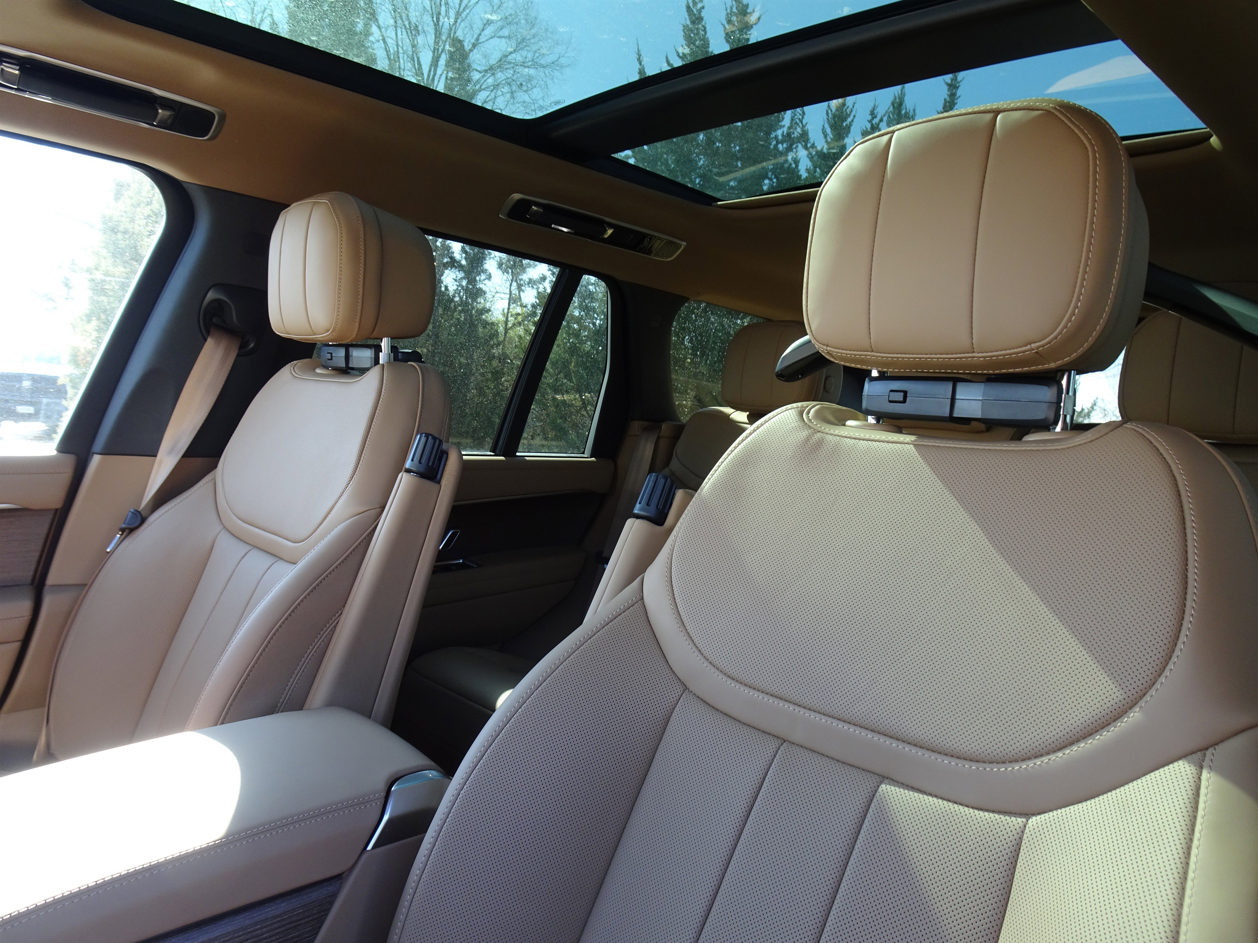 New 2026 Land Rover Range Rover SE image 16