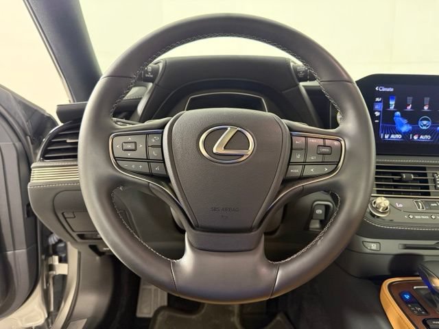 Used 2022 Lexus LS 500 w/ Accessory Package (Z2) RWD image 27