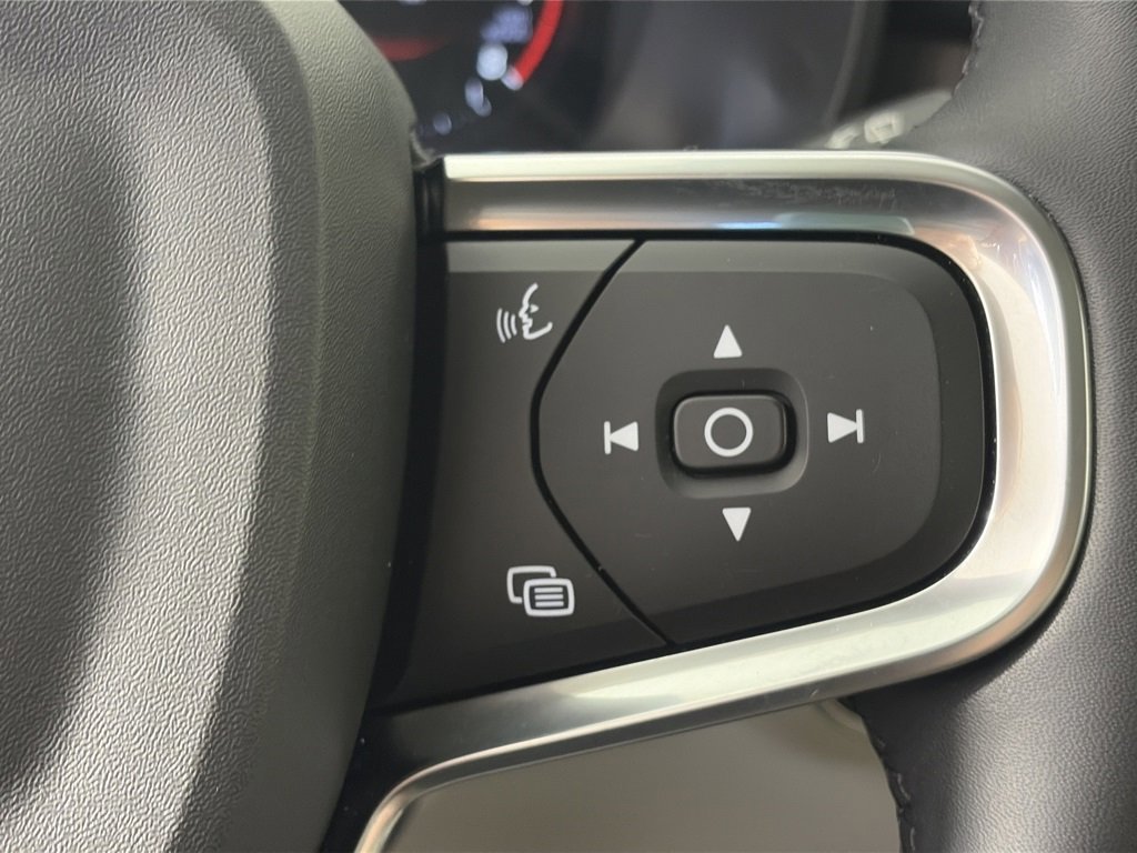 Used 2022 Volvo XC40 T5 Inscription image 18