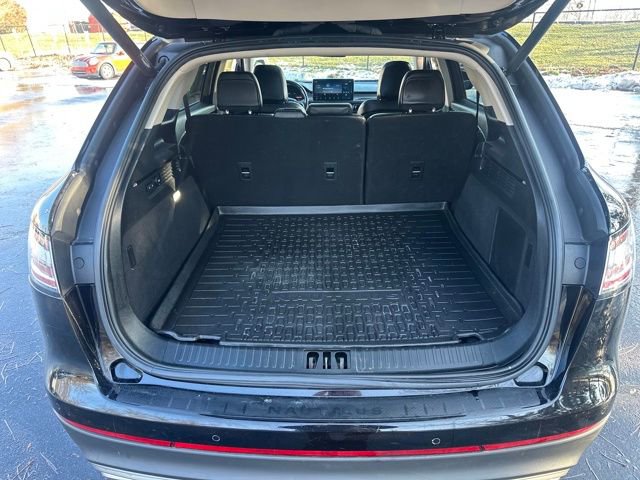 Used 2022 Lincoln Nautilus Reserve image 17