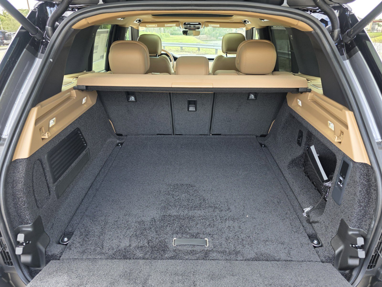 New 2026 Land Rover Range Rover SE image 14