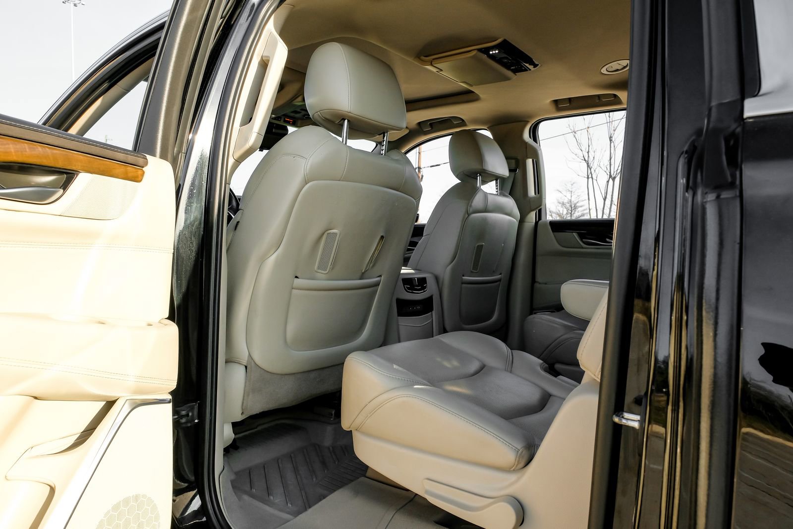 Used 2019 Cadillac Escalade ESV Premium Luxury AWD/4WD image 40