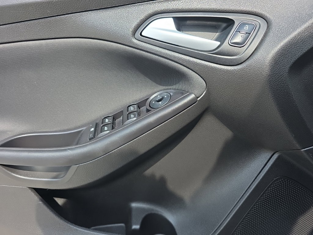 Used 2016 Ford Focus SE FWD image 16