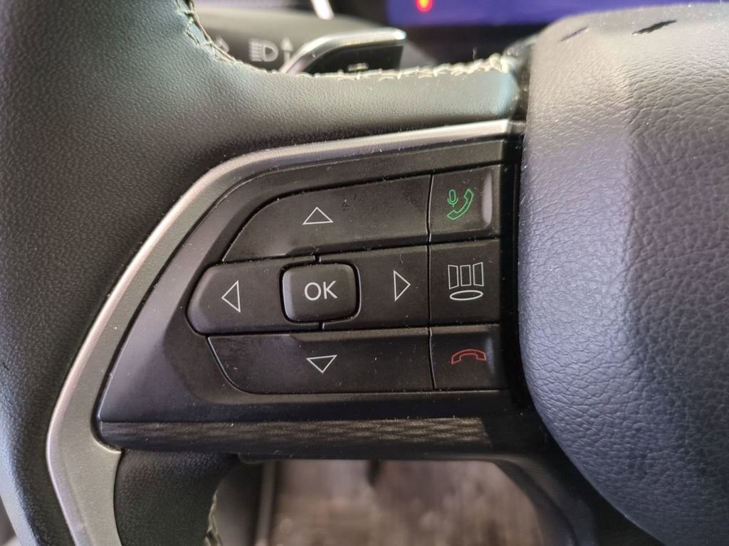 Used 2023 Jeep Grand Cherokee Altitude image 19