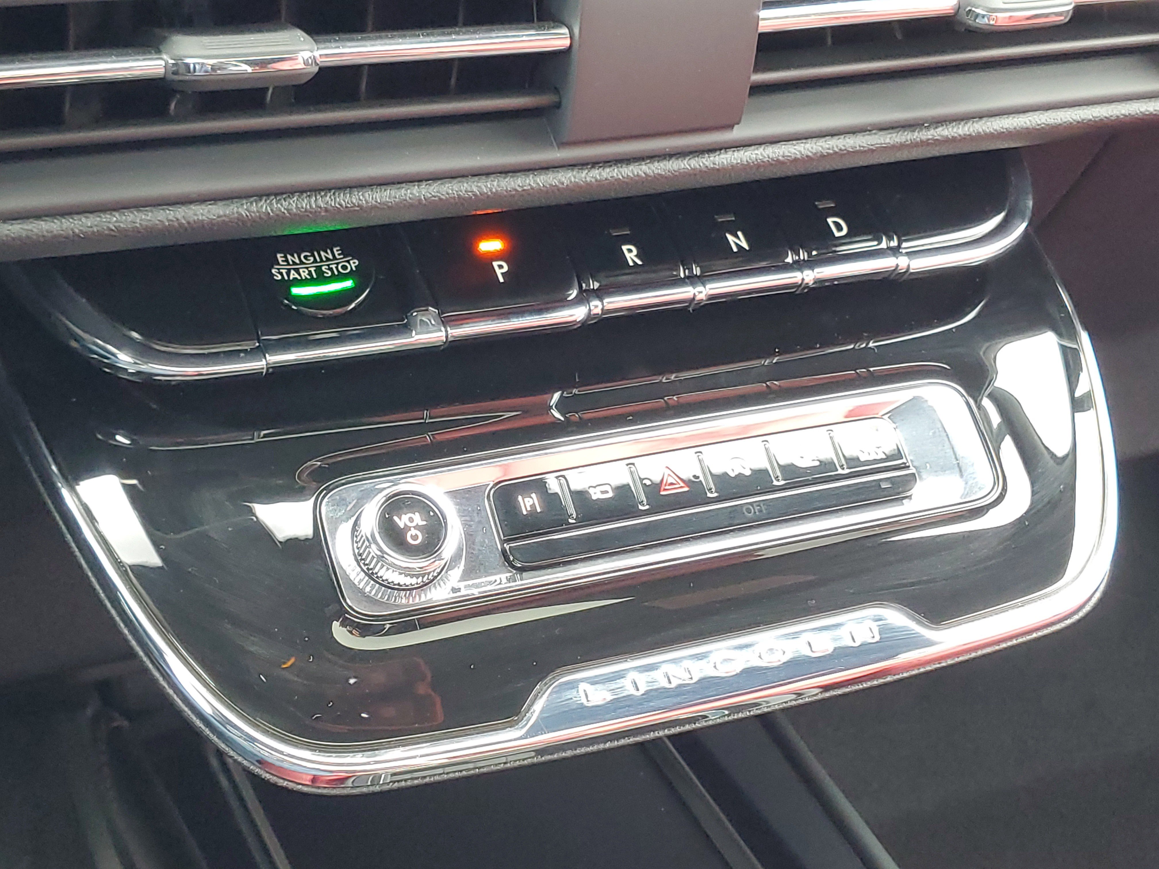 New 2025 Lincoln Corsair Reserve w/ Equipment Group 202A image 21