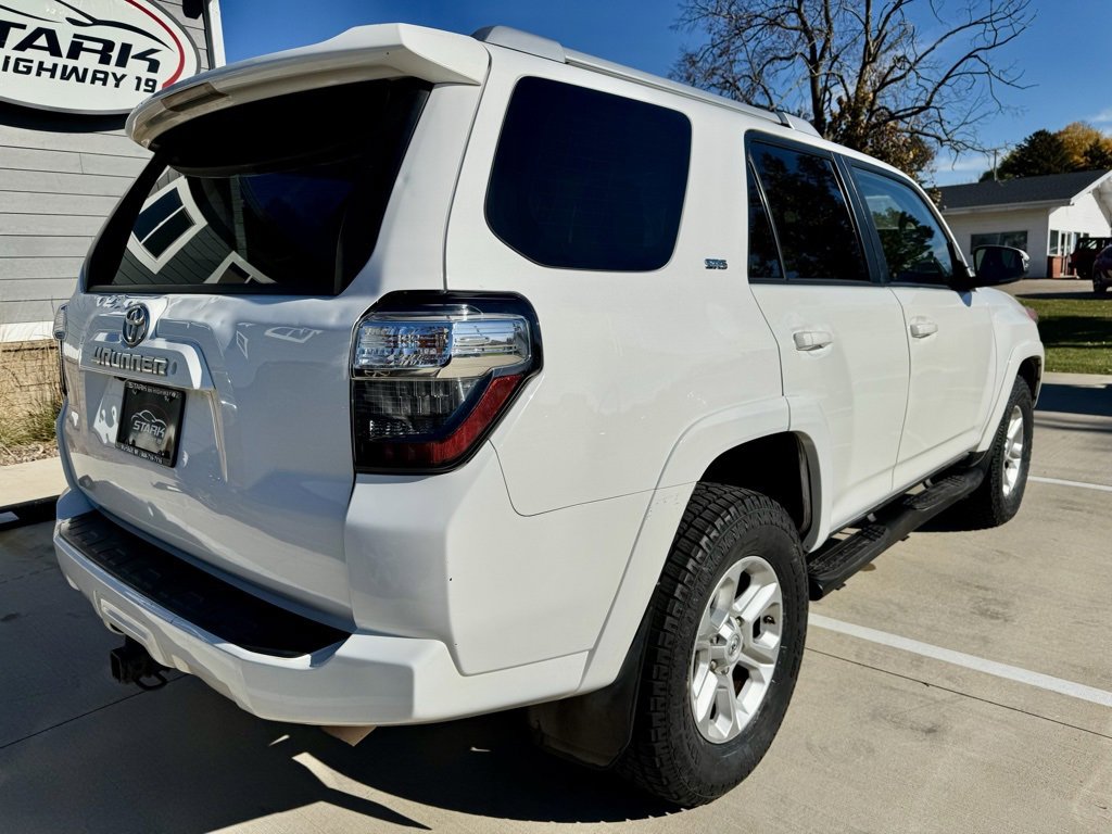 Used 2017 Toyota 4Runner SR5 Premium image 9