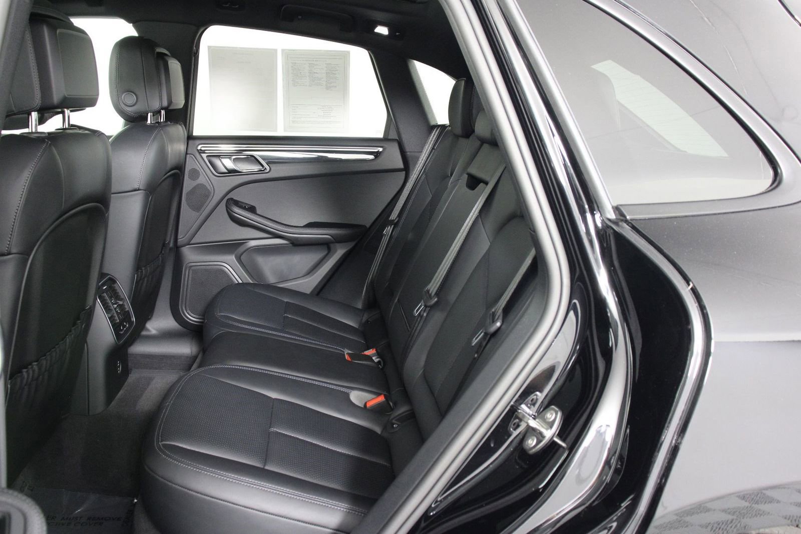 Certified 2025 Porsche Macan image 33