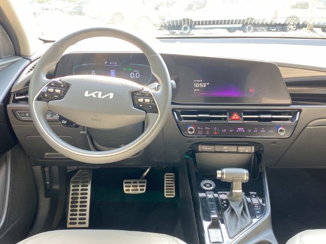 Used 2023 Kia Niro EX Touring FWD image 6