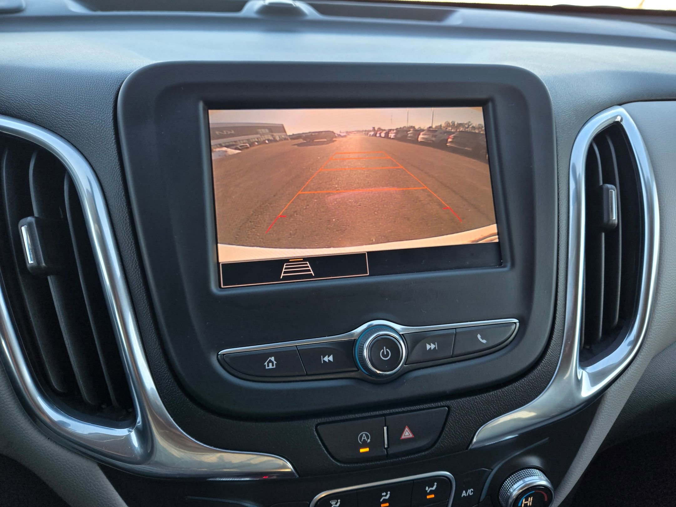 Used 2022 Chevrolet Equinox LT w/ Driver Convenience Package image 29