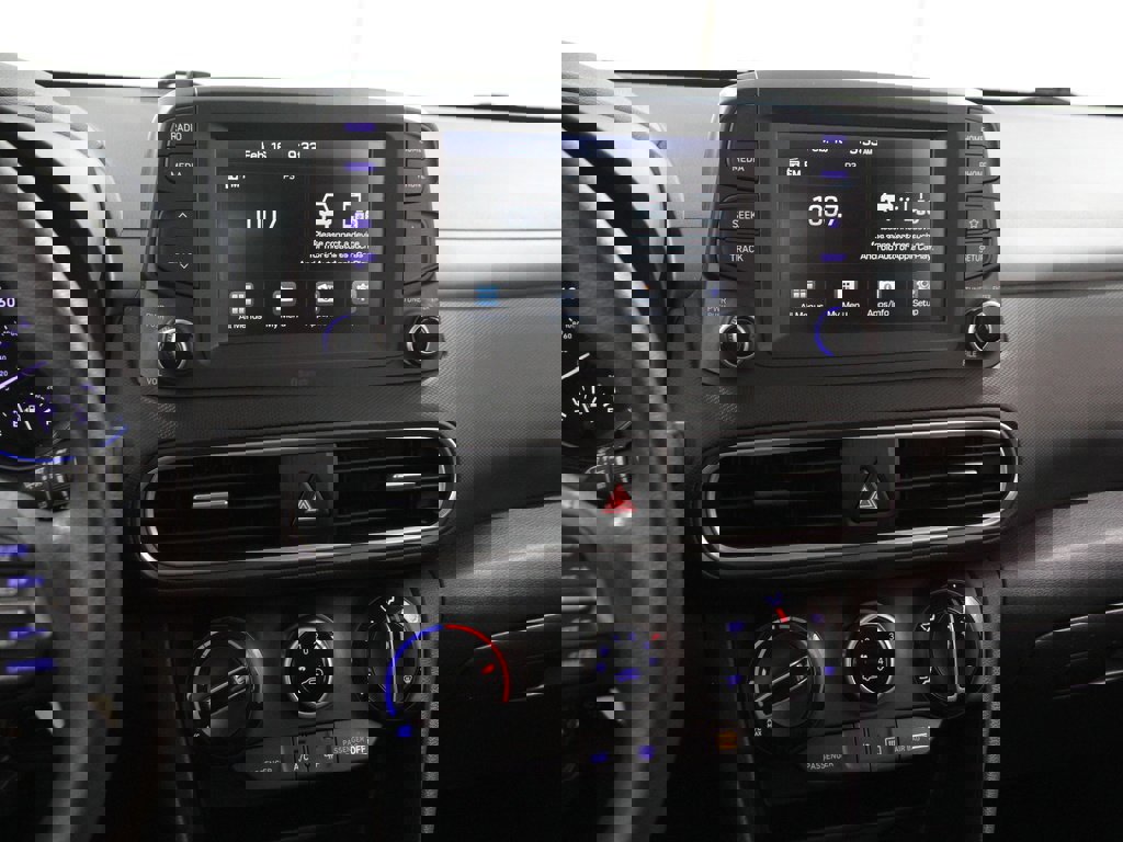 Certified 2021 Hyundai Kona SE image 9