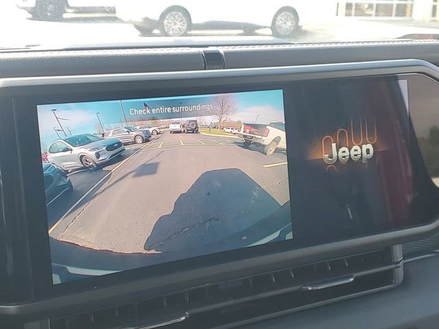 Used 2025 Jeep Wrangler Unlimited Rubicon w/ Convenience Group AWD/4WD image 15
