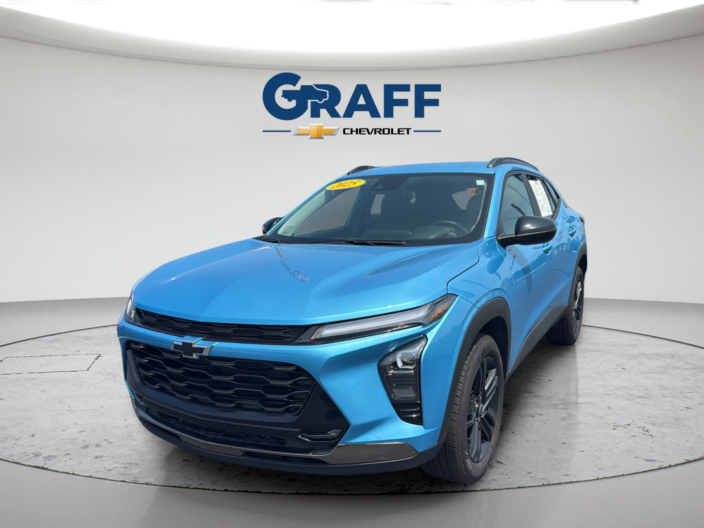 Used 2025 Chevrolet Trax ACTIV w/ Driver Confidence Package FWD image 1