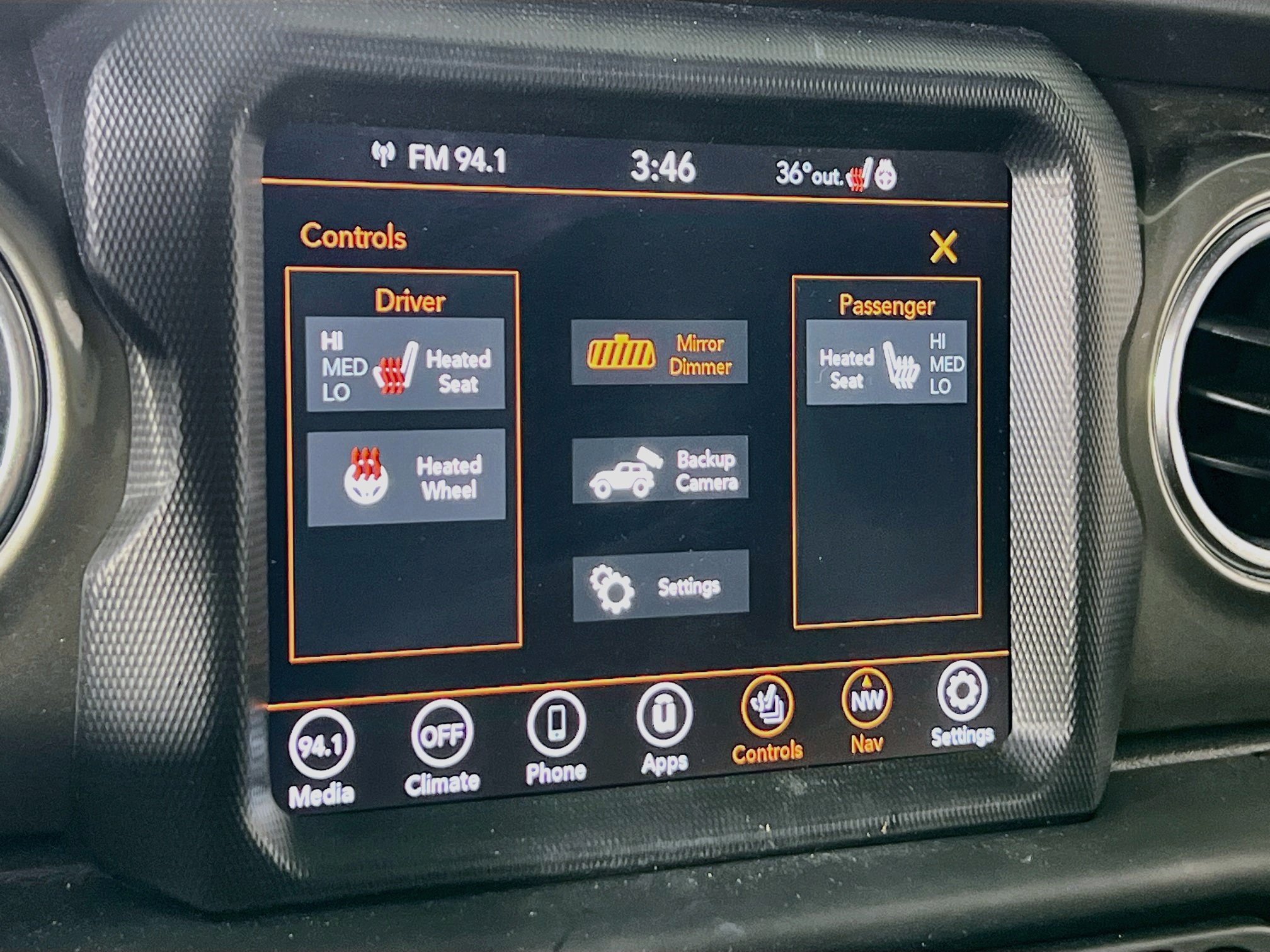 Used 2023 Jeep Wrangler Unlimited Sahara w/ Cold Weather Group AWD/4WD image 20