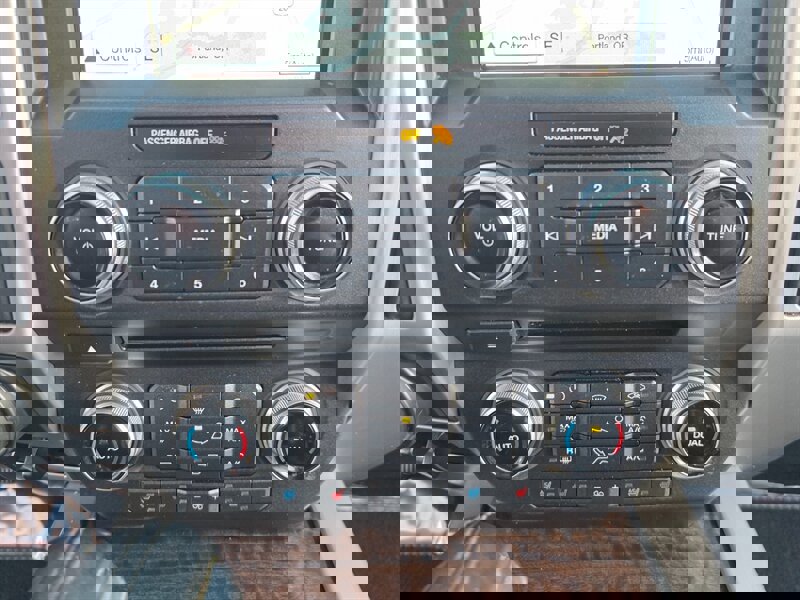 Used 2017 Ford F150 Platinum w/ Equipment Group 701A Luxury AWD/4WD image 19