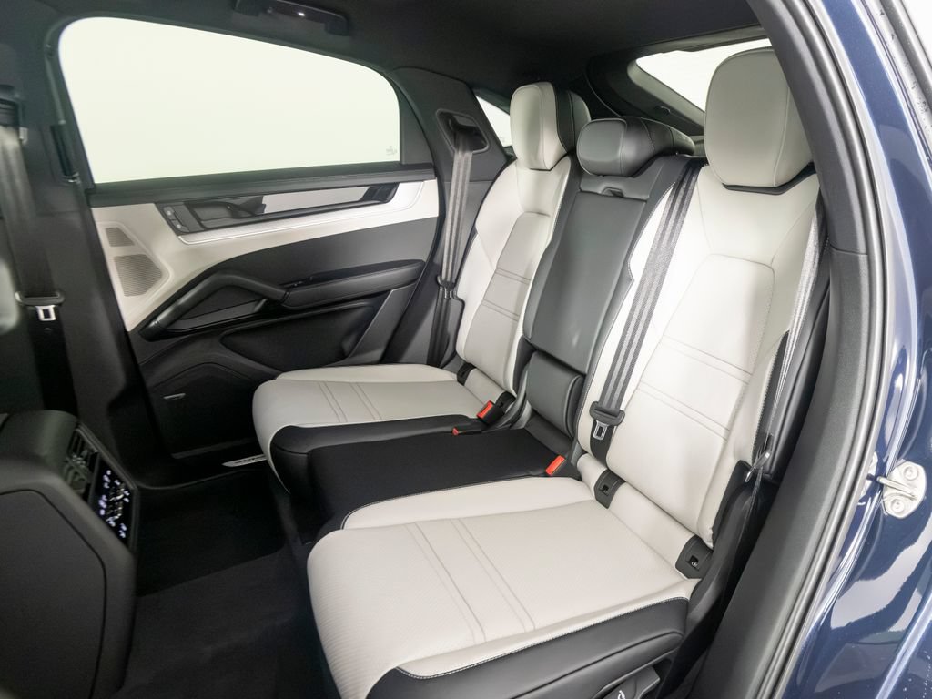 New 2026 Porsche Cayenne Coupe AWD/4WD image 39