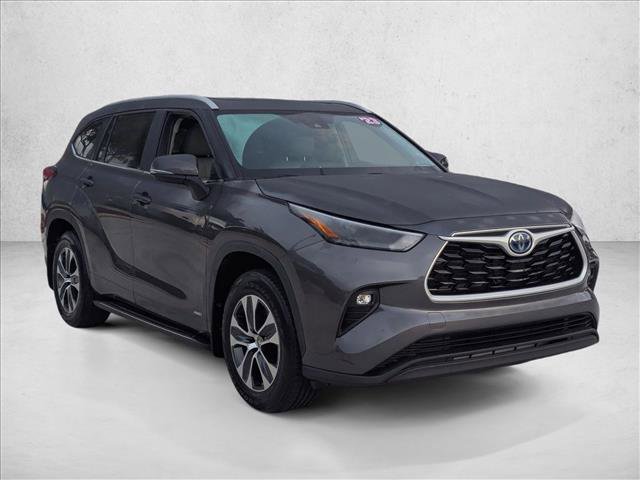 Certified 2023 Toyota Highlander XLE image 3