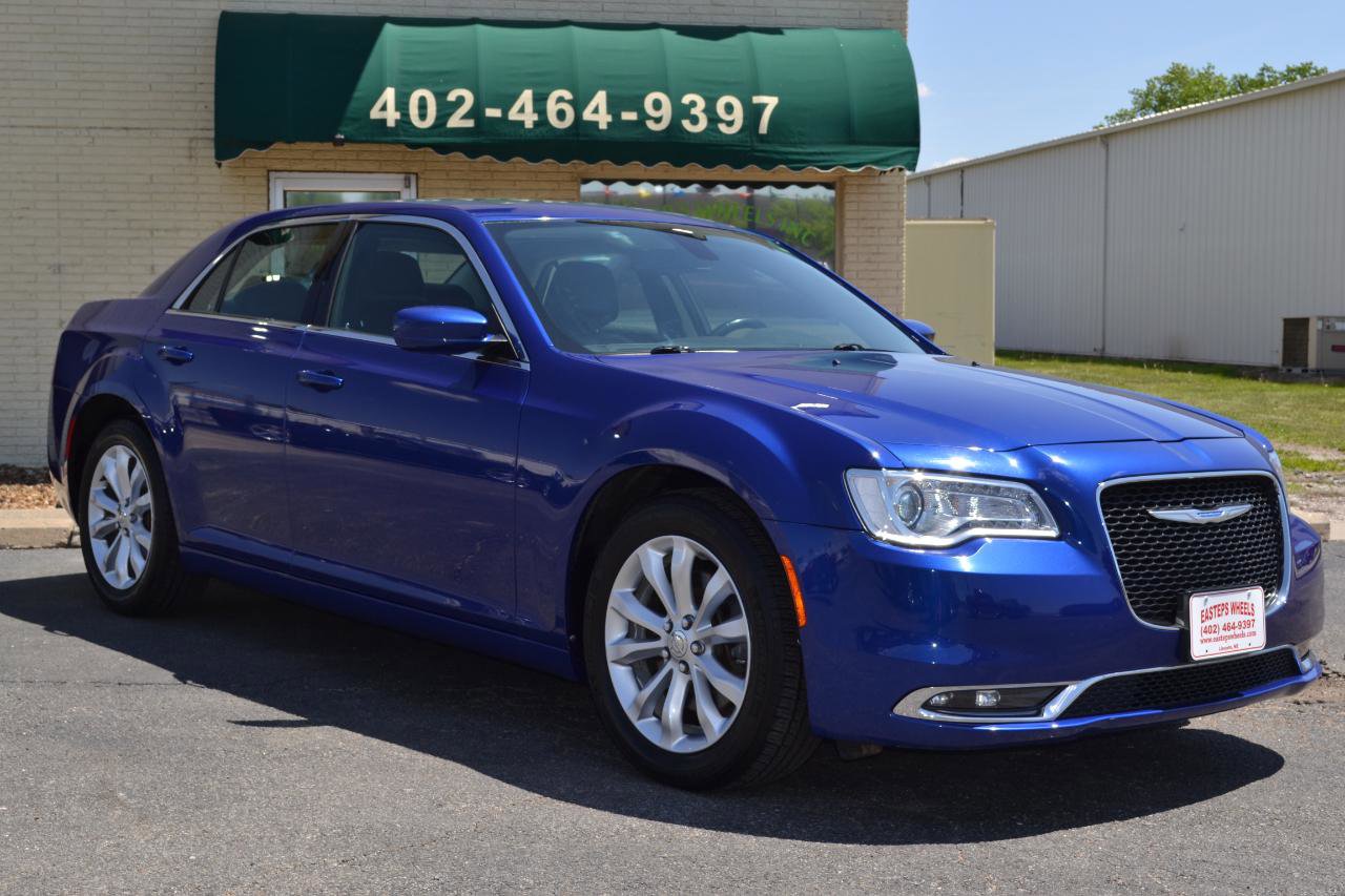 Used 2018 Chrysler 300 Touring L AWD/4WD image 11