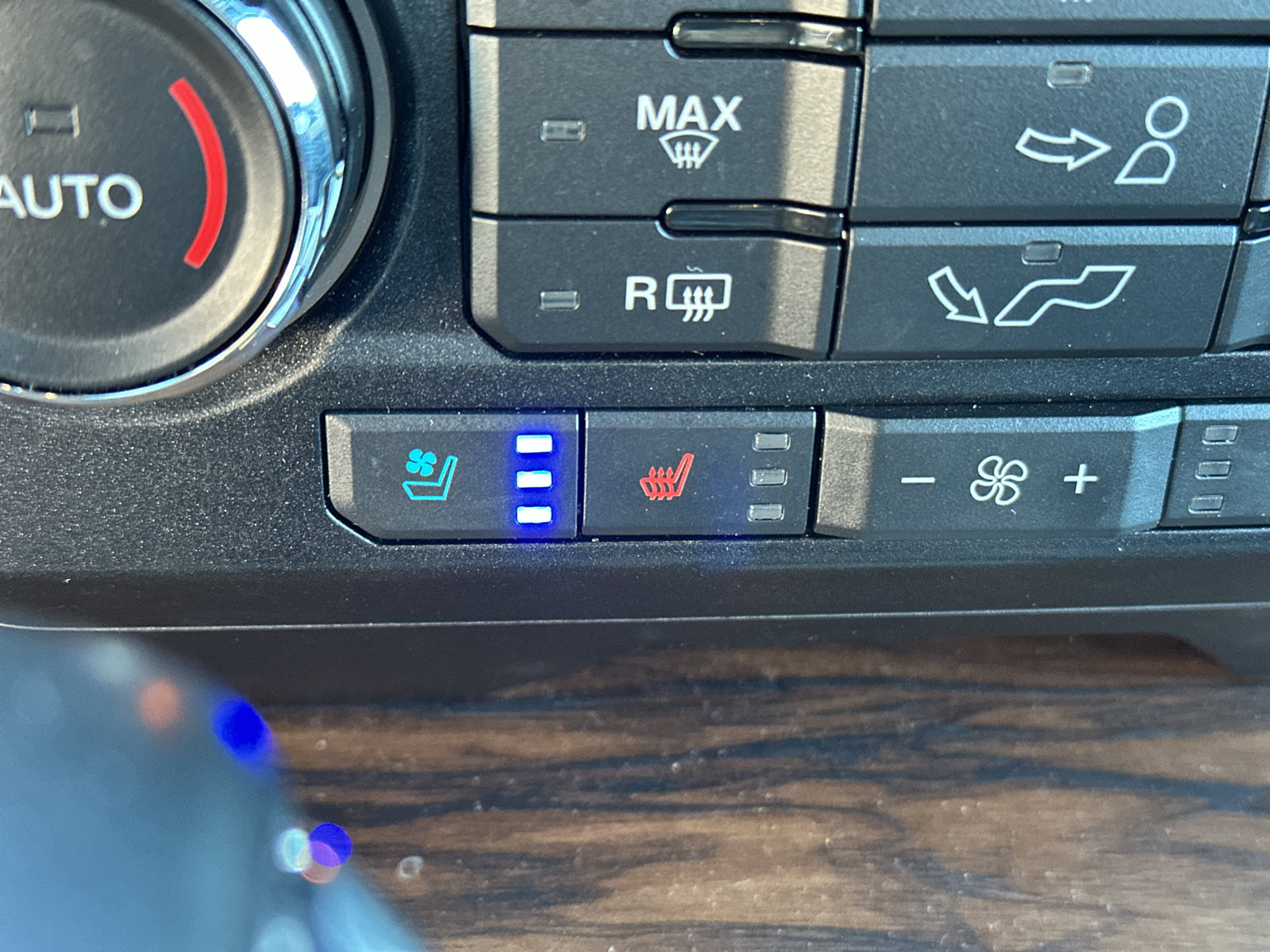 Used 2018 Ford F150 Lariat w/ Max Trailer Tow Package AWD/4WD image 27