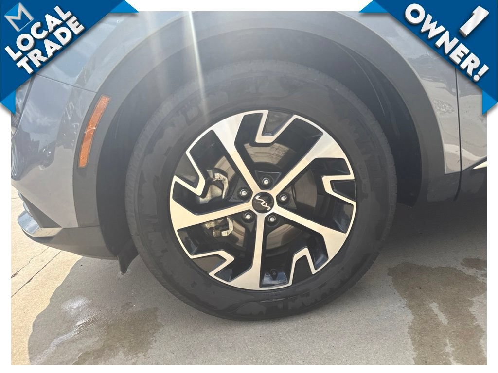 Used 2025 Kia Sportage EX FWD image 9