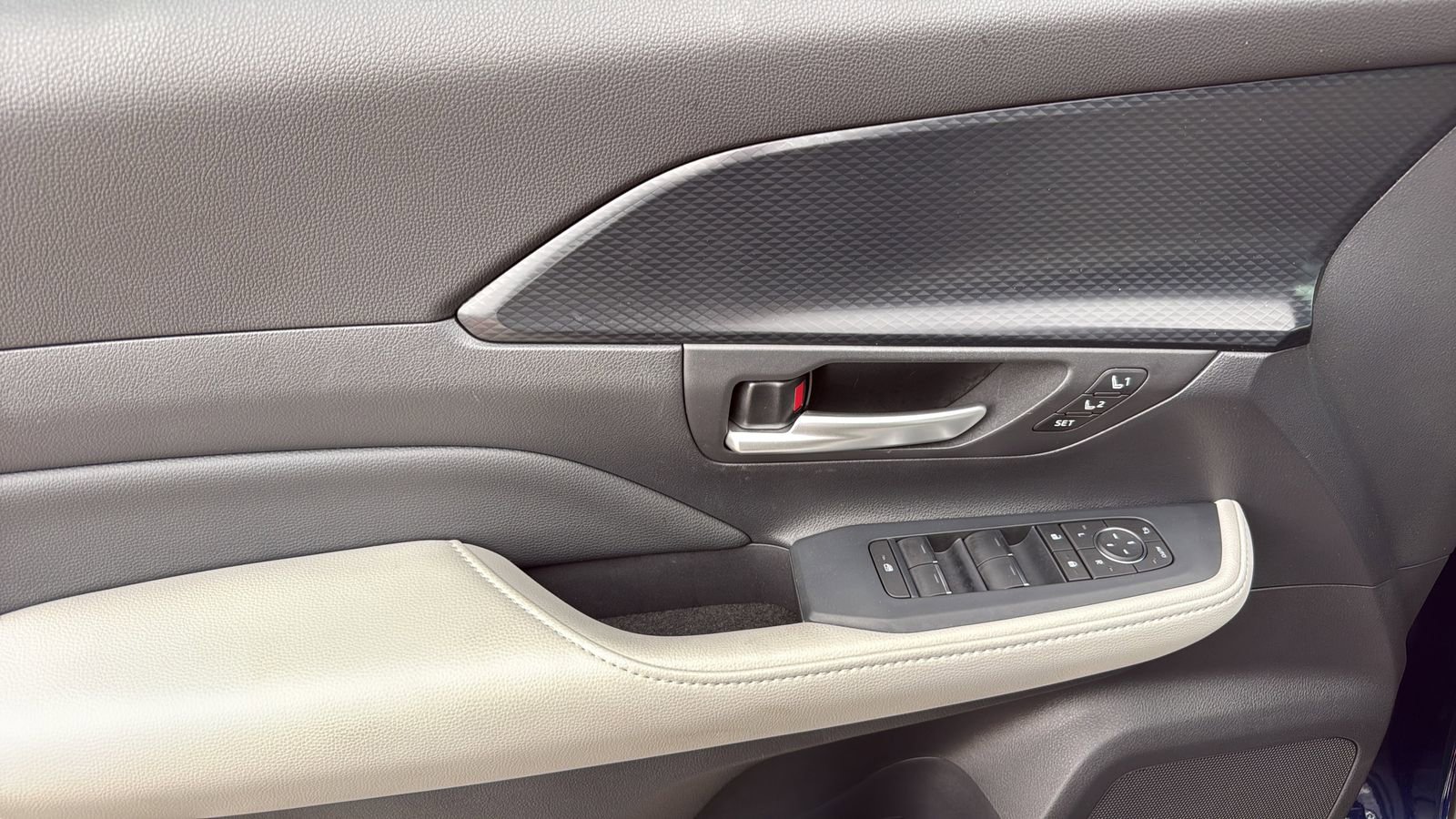 Used 2025 Toyota Grand Highlander AWD Hybrid image 11