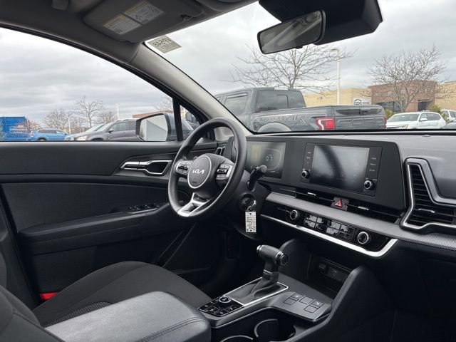 Used 2025 Kia Sportage LX image 36