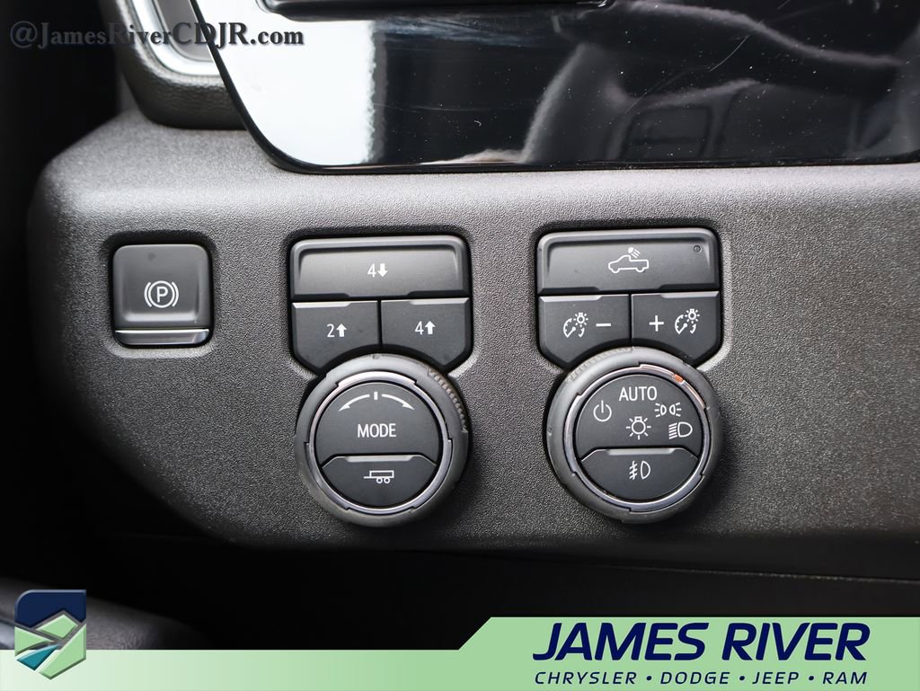 Used 2025 Chevrolet Silverado 2500 LT w/ Convenience Package image 30