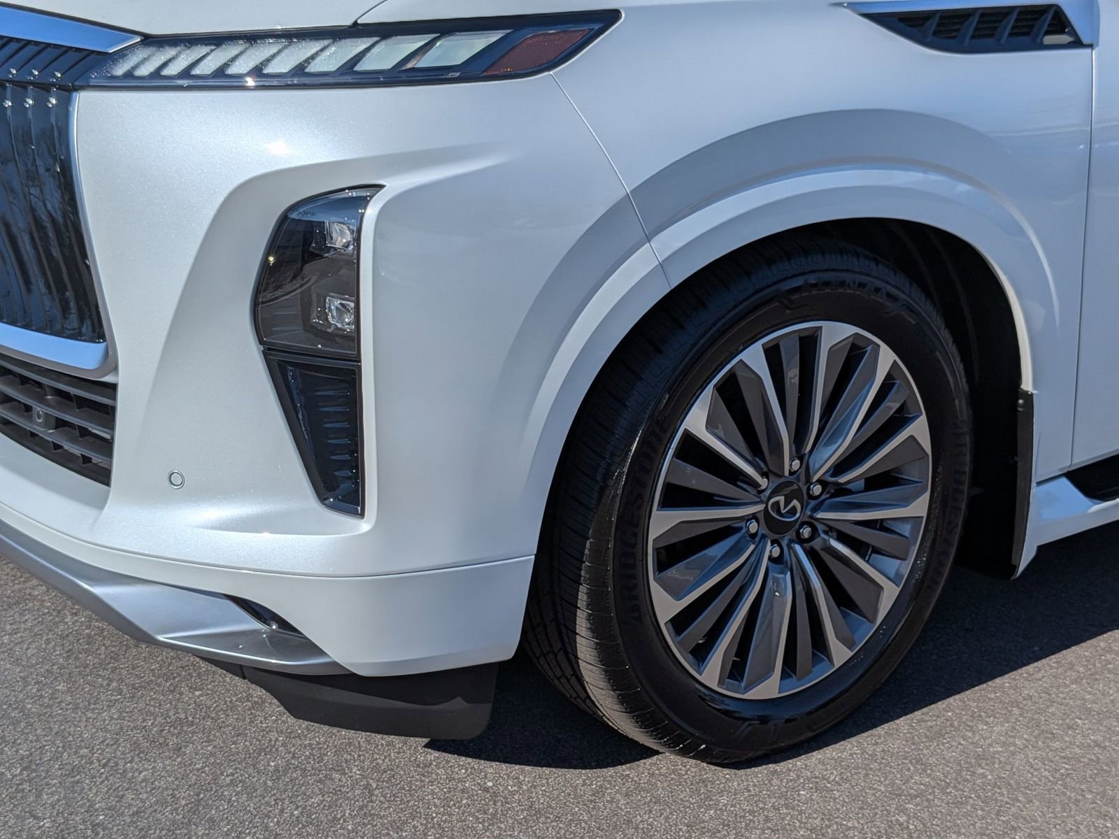 New 2026 INFINITI QX80 Luxe w/ Cargo Package image 9